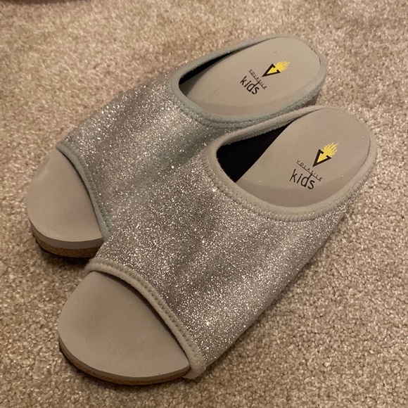 Girls Volatile Slip ons. - Picture 1 of 6
